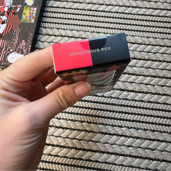 Makeup Revolution DC Poison Ivy & Harley Quinn Eyeshadow Pallette & Lip Kits - Picture 8 of 16